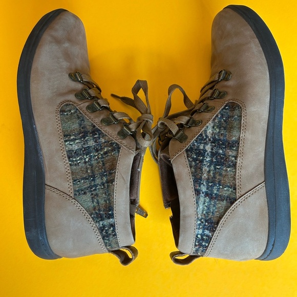 Cobb Hill by New Balance Bailee Alpine Brown Women's Lace-Up & Zip Ankle Boots - Picture 3 of 10